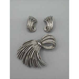 vintage Monet "Firework" design brooch and earring set #929